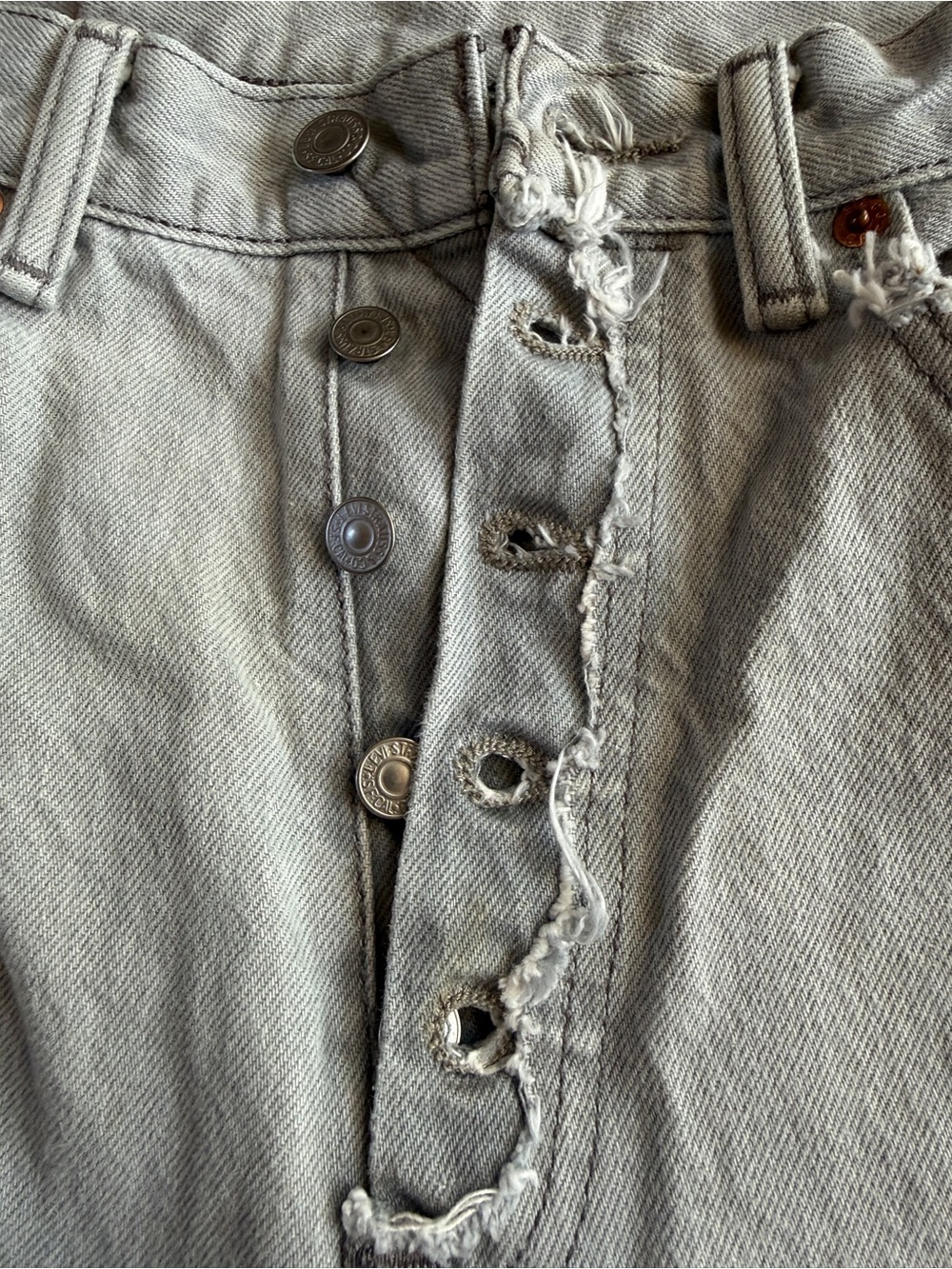 Levi's 501 Men's Gray Custom Distressed Button Fly Straight Denim Jeans - Picture 5 of 12